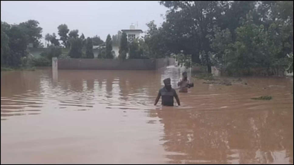 haryana ,yamunanagar ,flood ,ambala ,rain ,heavy rain ,IMD Alert ,alert ,flood alert ,ambala news ,rain in ambala ,yamunanagar news ,yamunanagar flood ,flood in yamunanagar ,haryana Flood news ,flood in haryana ,flood updates in haryna ,haryana news ,haryana latest news ,heavy rain in haryana ,haryana breaking news ,हिंदी न्यूज़,हरियाणा,हरियाणा खबर,हरियाणा की खबरें,हरियाणा की ताज़ा खबरें,Haryana के इस जिले के 57 गांवों में बाढ़, लोग पलायन को मजबूर