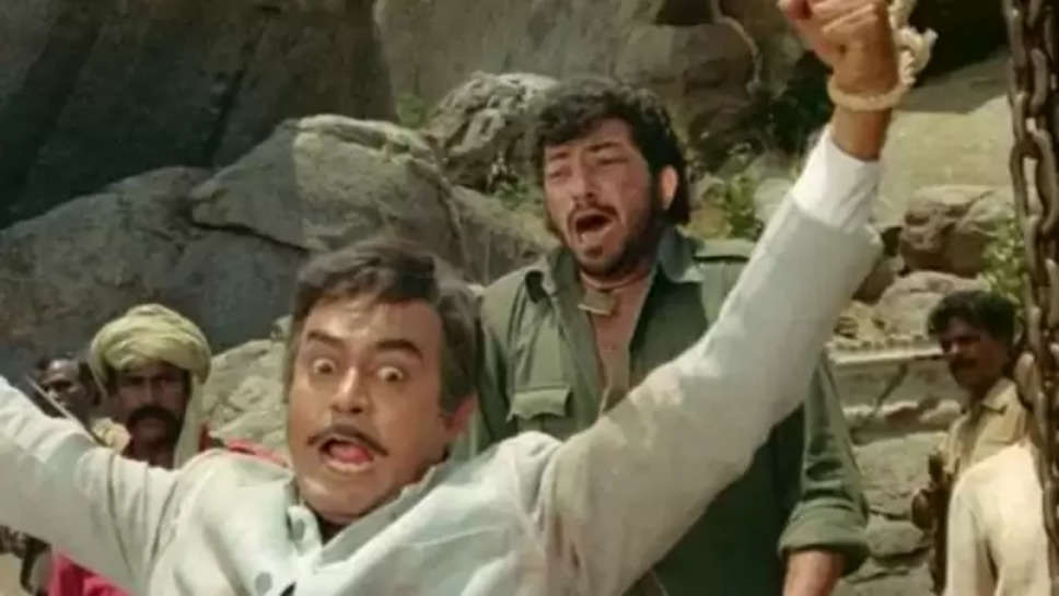 sholay ,original ending ,viral video , sholay, Ramesh Sippy, Gabbar, Thakur, Sholay end, sholay movie original ending <Gabbar killed, entertainment news ,हिंदी न्यूज़, वायरल वीडियो, sholay end viral video , sholay original ending ,