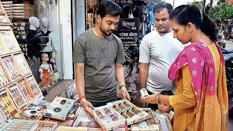 Market decorated before Rakhi in Bhiwani sisters started shopping