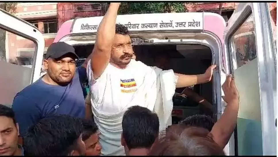 अस्पताल से निकलने के बाद एम्बुलेंस में खड़े होकर चन्द्रशेखर ने ऐसा क्या कहा, जिससे मच गया बवाल?