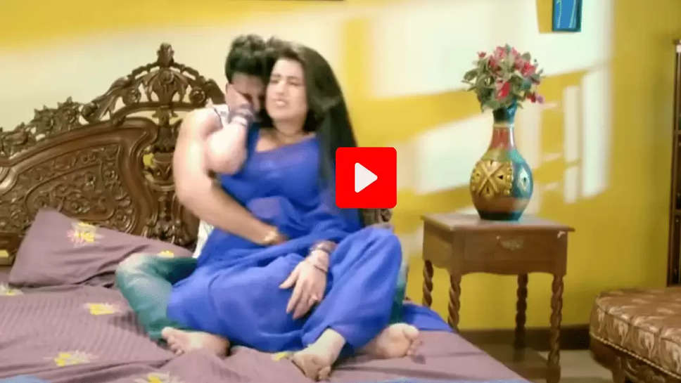 romance video of Akshara Singh with Pawan Singh is making waves