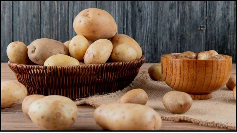 potato ,side effects ,health care ,healthy diet ,food ,health tips ,Potato Side Effects, Potato, Potato benefits, vegetables, potatoes, who should not eat potatoes, Side Effects of Potato, lifestyle, health, health tips in Hindi, Hindi News, News in Hindi, Latest Hindi News ,हिंदी न्यूज़,सस्ता-महंगा नहीं, बेहद हानिकारक है ज्यादा आलू खाना! आलू खाने के नुकसान, आलू से नुकसान ,क्या आलू सेहत के लिए अच्छा नहीं,