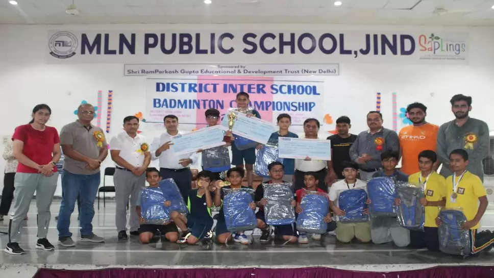  Motilal Nehru Public School performed excellently in badminton at the district leve